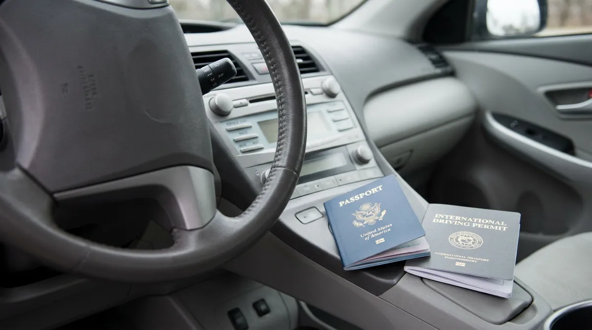 Ilustracja do artykułu o zagranicznym prawie jazdy